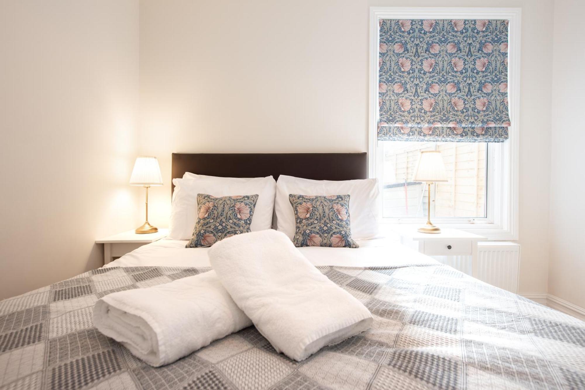 Victorian 2Br Apartment, King Beds, Fast Wifi, Near Shops, Cafes & Transport, E17 ロンドン エクステリア 写真