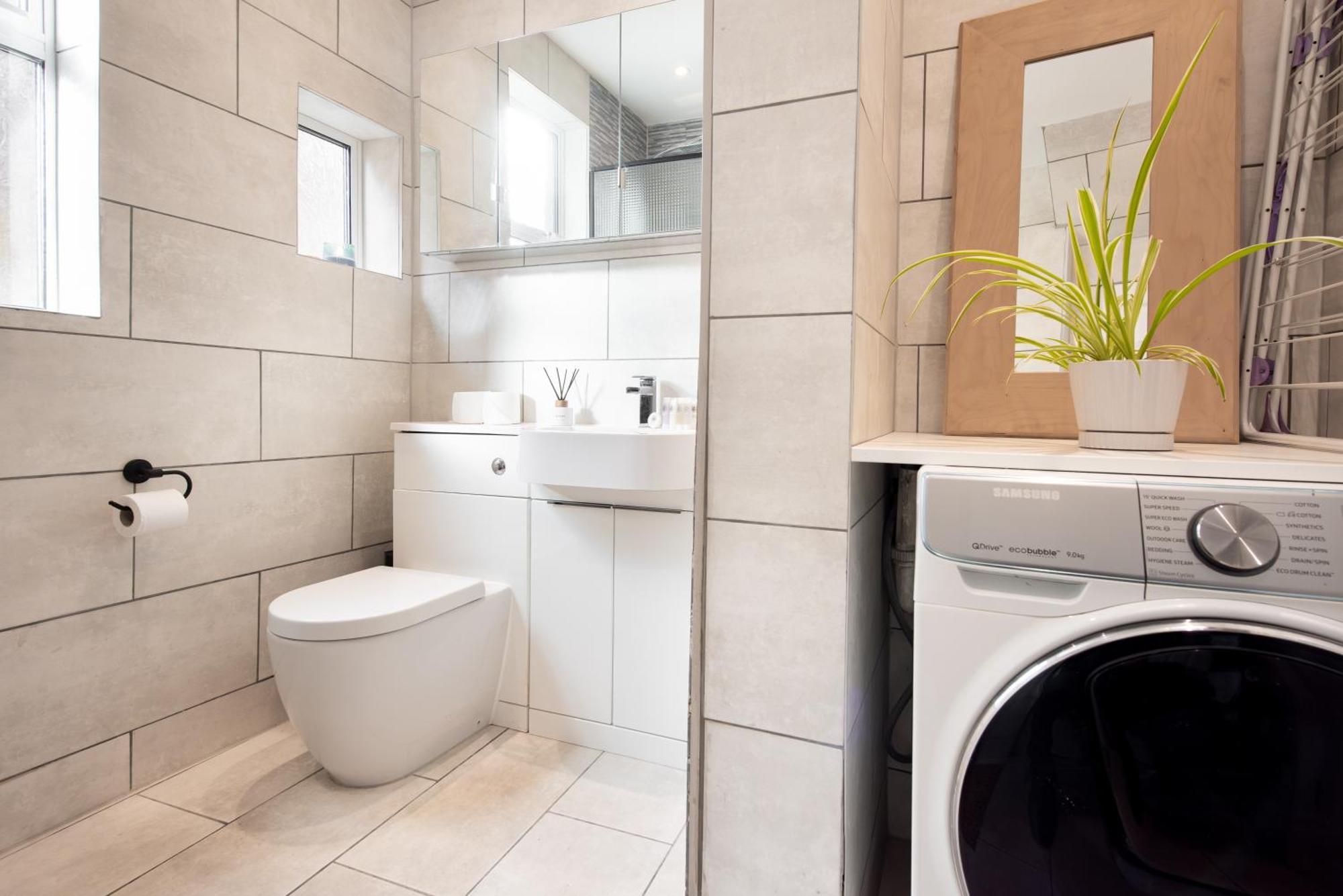 Victorian 2Br Apartment, King Beds, Fast Wifi, Near Shops, Cafes & Transport, E17 ロンドン エクステリア 写真