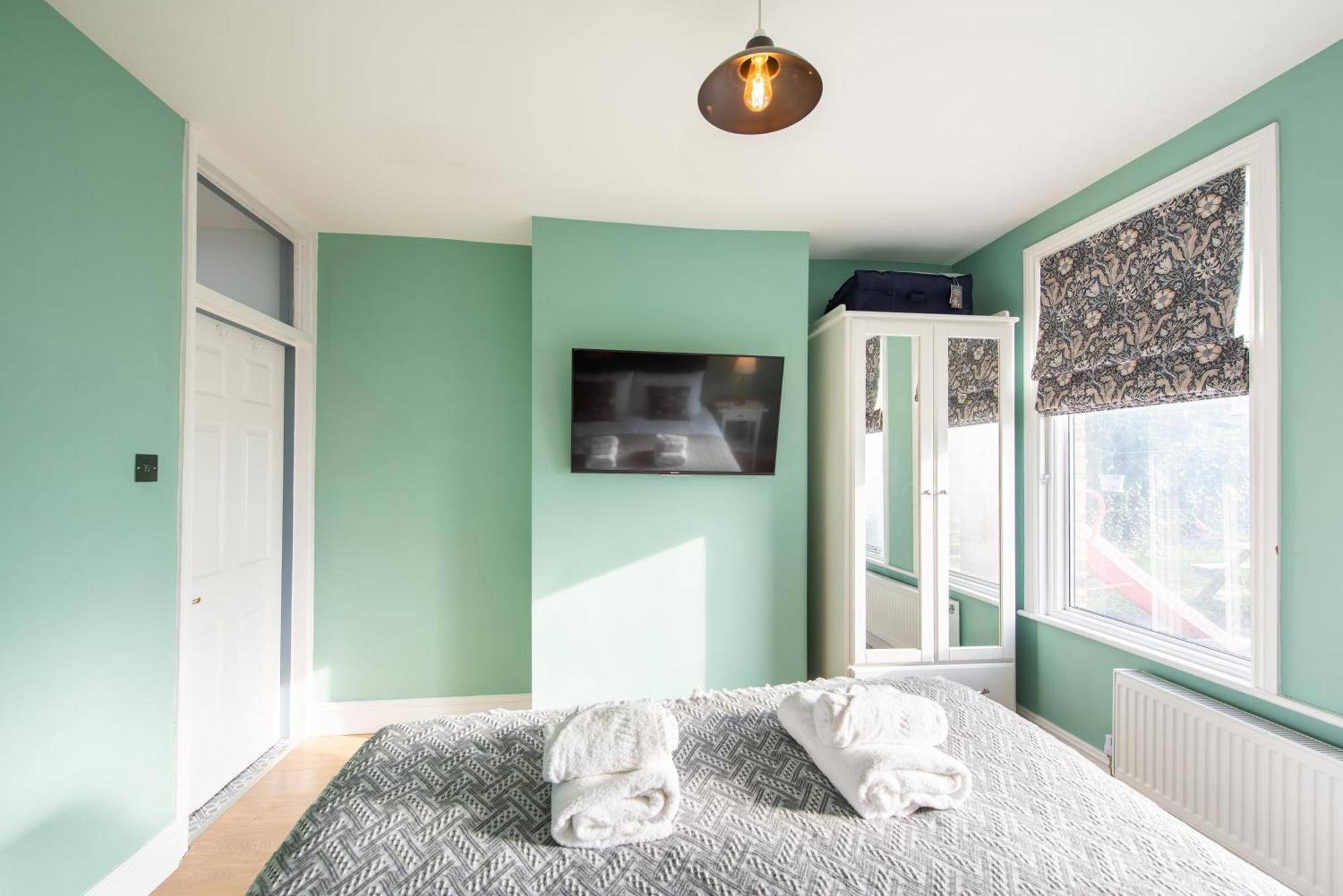 Victorian 2Br Apartment, King Beds, Fast Wifi, Near Shops, Cafes & Transport, E17 ロンドン エクステリア 写真