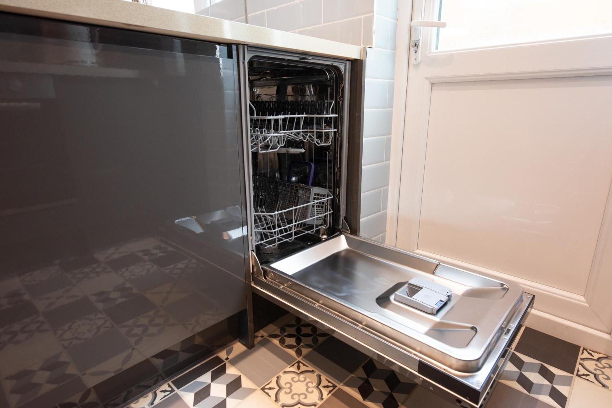 Victorian 2Br Apartment, King Beds, Fast Wifi, Near Shops, Cafes & Transport, E17 ロンドン エクステリア 写真