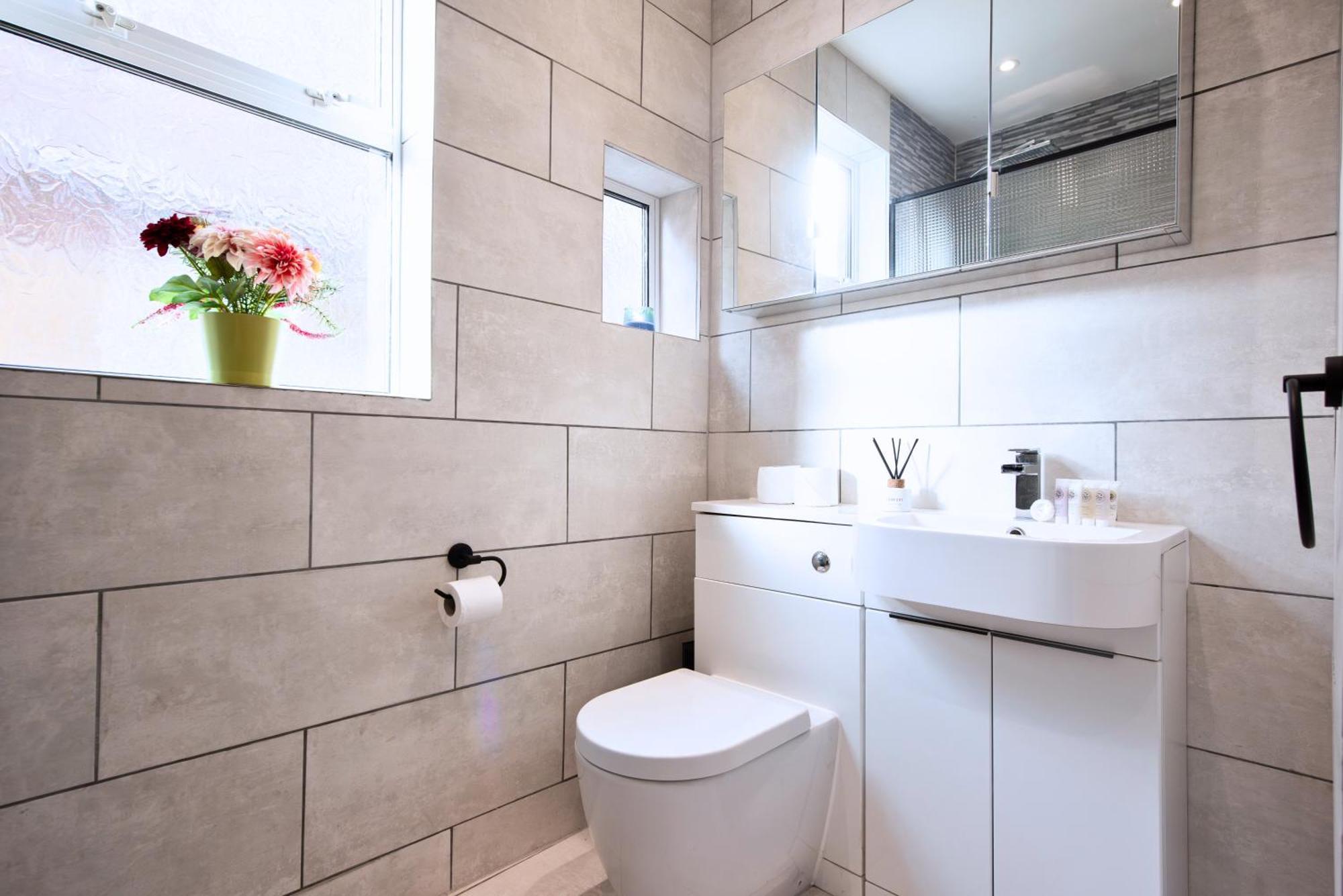Victorian 2Br Apartment, King Beds, Fast Wifi, Near Shops, Cafes & Transport, E17 ロンドン エクステリア 写真