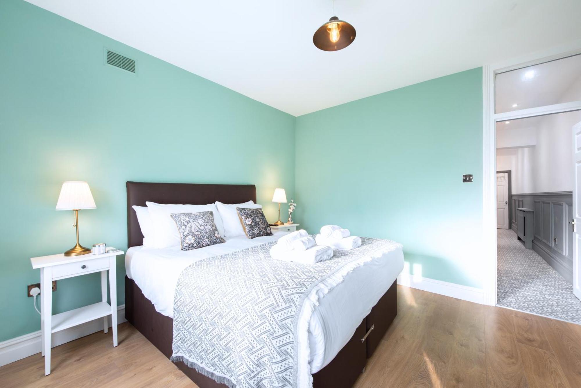 Victorian 2Br Apartment, King Beds, Fast Wifi, Near Shops, Cafes & Transport, E17 ロンドン エクステリア 写真