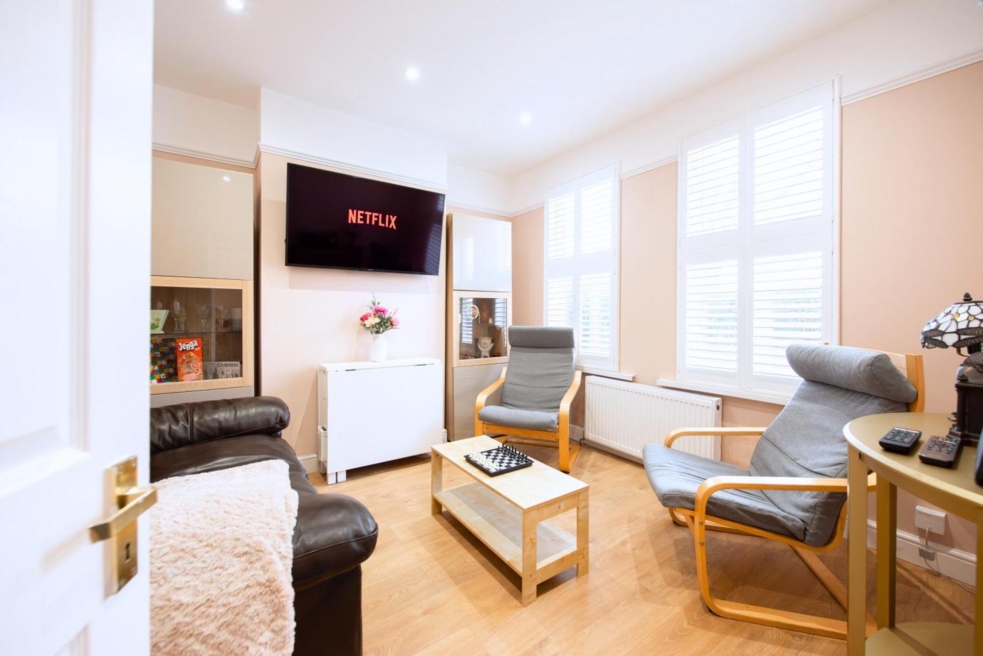 Victorian 2Br Apartment, King Beds, Fast Wifi, Near Shops, Cafes & Transport, E17 ロンドン エクステリア 写真